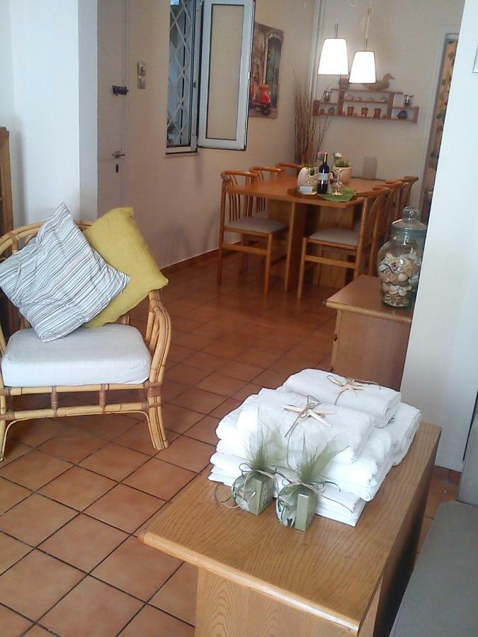Comfortable Garden Apt Near Vouliagmeni Beach เอเธนส์ ภายนอก รูปภาพ