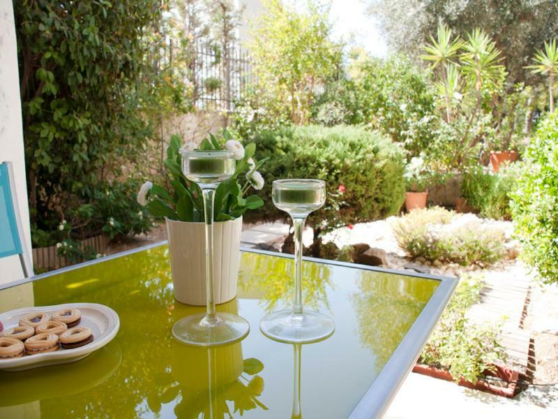 Comfortable Garden Apt Near Vouliagmeni Beach เอเธนส์ ภายนอก รูปภาพ