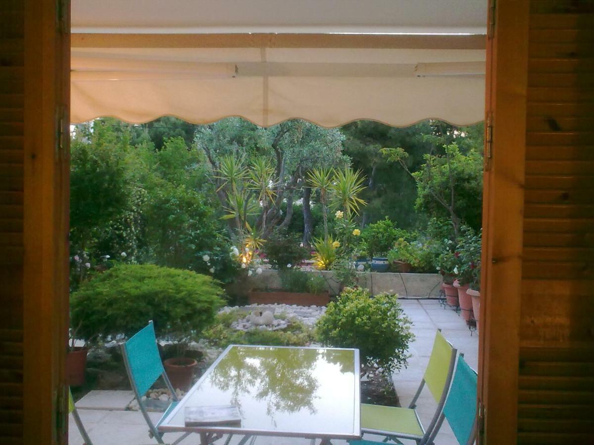 Comfortable Garden Apt Near Vouliagmeni Beach เอเธนส์ ภายนอก รูปภาพ